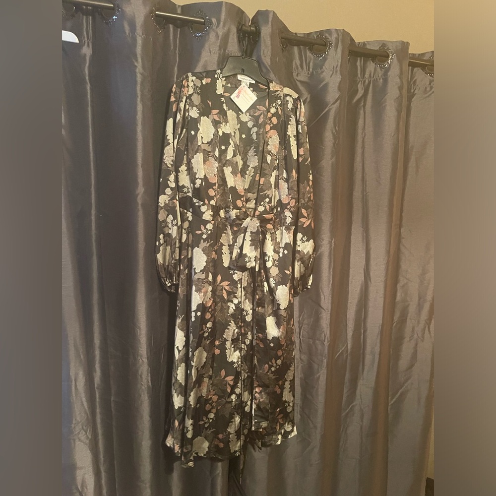 Brand new beautiful wrap dress! ❤️